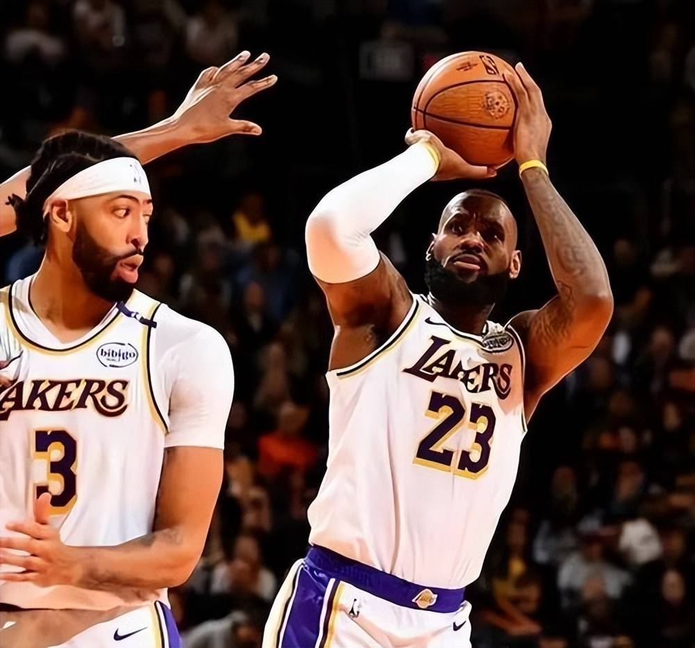 爱游戏体育-关于詹姆斯在瑞士队比赛中持续失利，晋级下一阶段引发热议！的信息